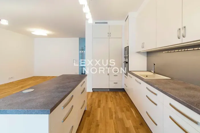 Pronájem rodinného domu, Praha - Dejvice, V Šáreckém údolí, 190 m2