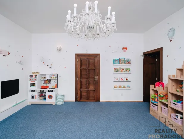 Prodej obchodního prostoru, Praha - Smíchov, U Okrouhlíku, 135 m2