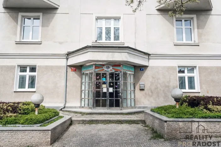 Prodej obchodního prostoru, Praha - Smíchov, U Okrouhlíku, 135 m2