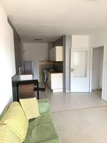 Pronájem bytu 2+kk, Praha - Kobylisy, Frýdlantská, 43 m2
