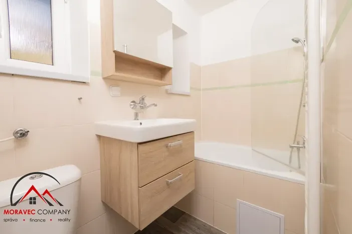 Pronájem bytu 2+kk, Krnov, Tolstého, 42 m2