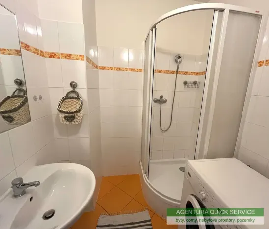 Pronájem bytu 1+kk, Praha - Vršovice, náměstí Svatopluka Čecha, 33 m2