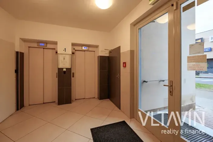 Pronájem bytu 1+kk, Praha - Troja, Hnězdenská, 39 m2