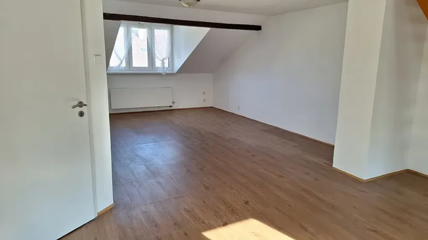 Pronájem bytu 2+kk, Praha - Záběhlice, náměstí Mezi zahrádkami, 60 m2