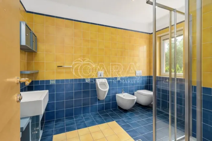 Prodej rodinného domu, Praha - Kolovraty, V louce, 470 m2