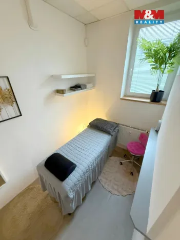 Pronájem obchodního prostoru, Hradec Králové - Pražské Předměstí, Dukelská třída, 6 m2