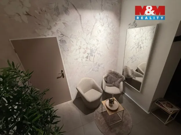 Pronájem obchodního prostoru, Hradec Králové - Pražské Předměstí, Dukelská třída, 6 m2