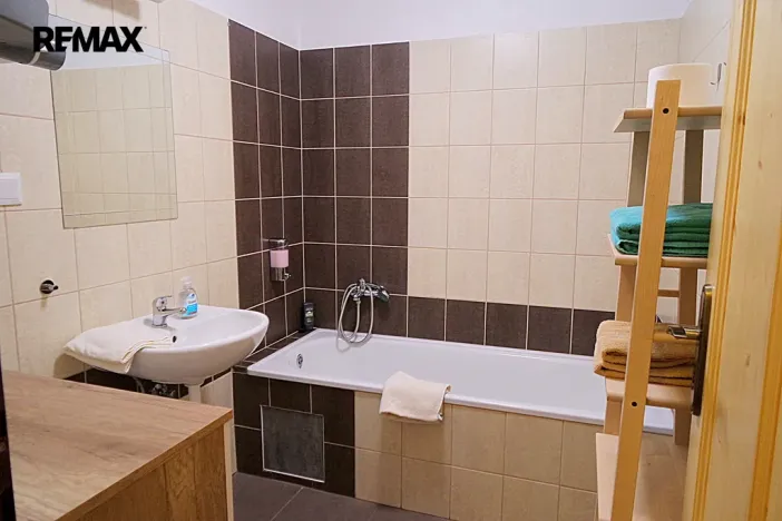 Pronájem bytu 1+kk, Hradec Králové - Nový Hradec Králové, Pod Zámečkem, 48 m2