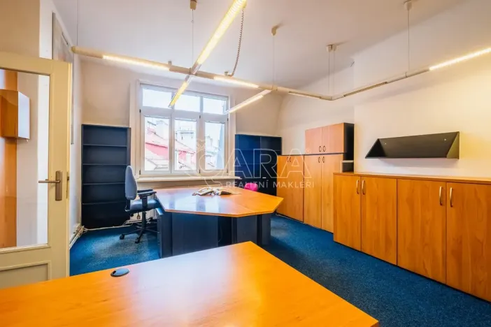 Pronájem kanceláře, Praha - Bubeneč, V. P. Čkalova, 100 m2