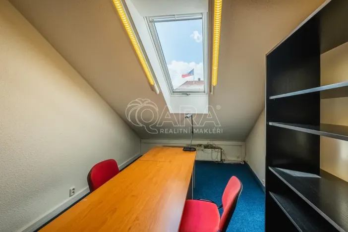 Pronájem kanceláře, Praha - Bubeneč, V. P. Čkalova, 100 m2