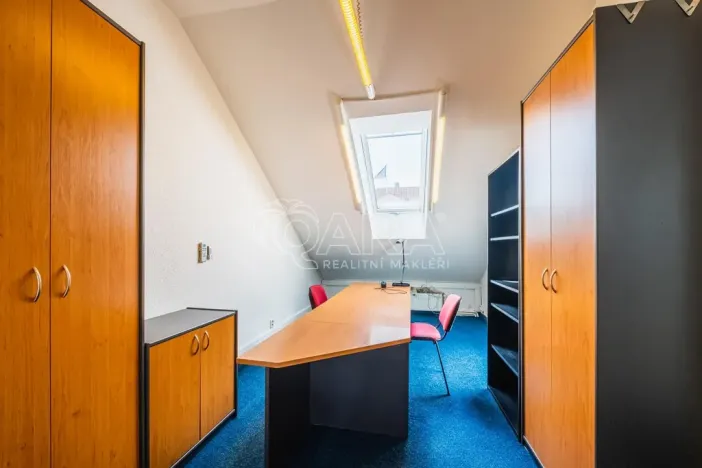 Pronájem kanceláře, Praha - Bubeneč, V. P. Čkalova, 100 m2