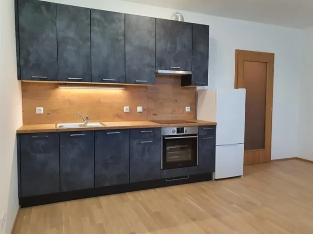 Pronájem bytu 1+kk, Praha, U průhonu, 32 m2