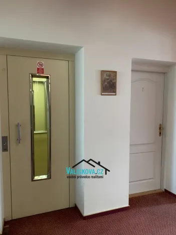 Pronájem bytu 1+kk, Kroměříž, Riegrovo náměstí, 29 m2