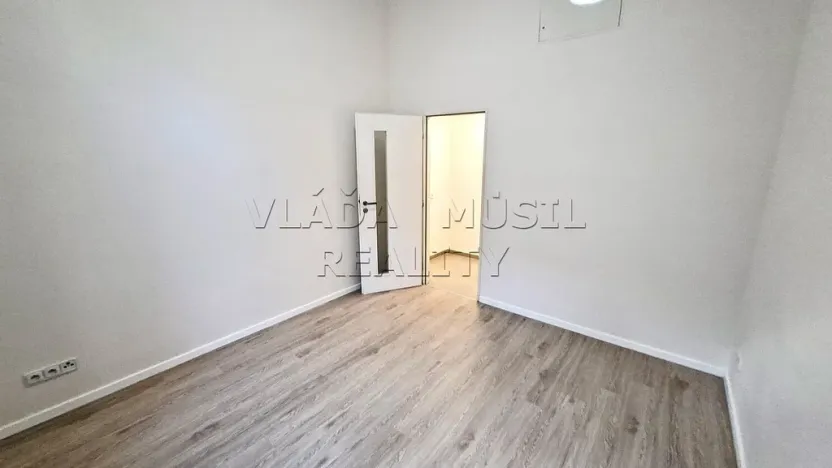 Pronájem bytu 2+kk, Praha - Libeň, Novákových, 36 m2