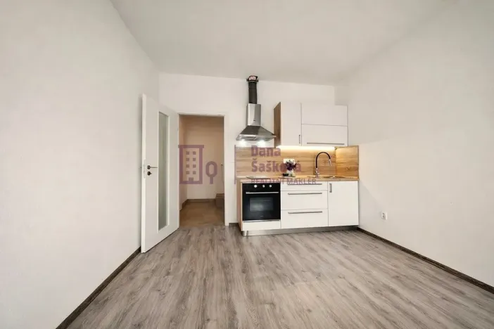 Pronájem bytu 1+kk, Jindřichův Hradec - Jindřichův Hradec II, Nádražní, 23 m2