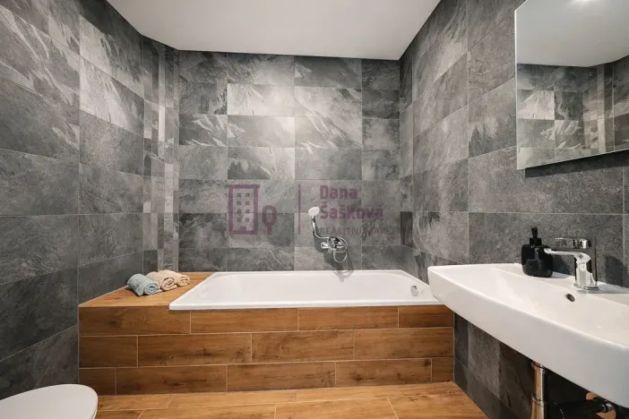 Pronájem bytu 1+kk, Jindřichův Hradec - Jindřichův Hradec II, Nádražní, 23 m2