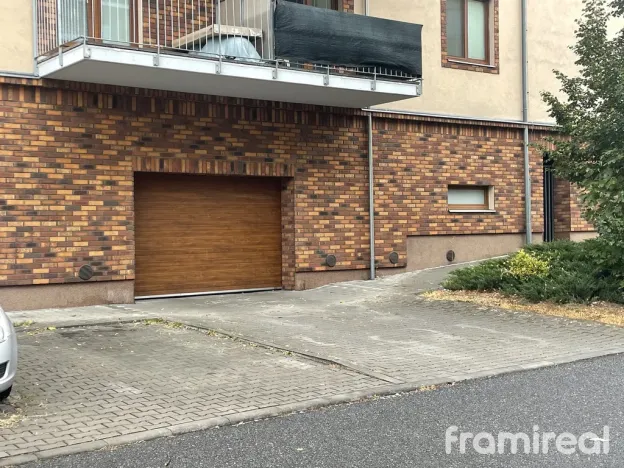 Pronájem garáže, Brno, U Leskavy, 12 m2