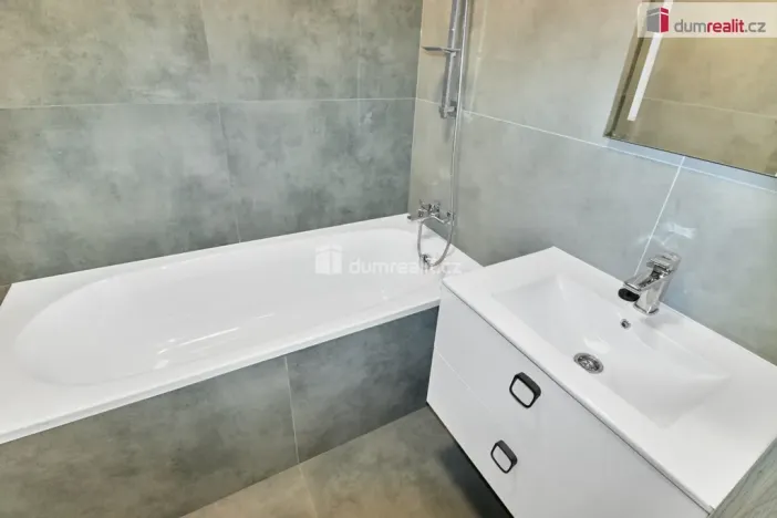 Pronájem bytu 2+1, Ostrov, Mánesova, 69 m2