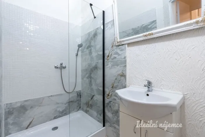 Pronájem bytu 2+kk, Praha - Libeň, Pod Kotlaskou, 48 m2