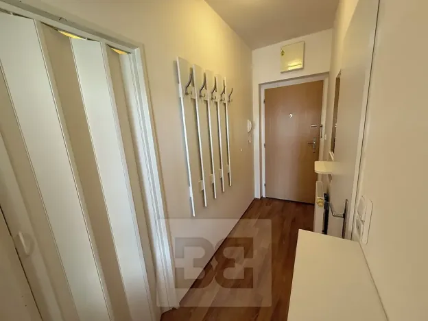 Pronájem bytu 1+kk, Praha - Kbely, Pod Nouzovem, 31 m2