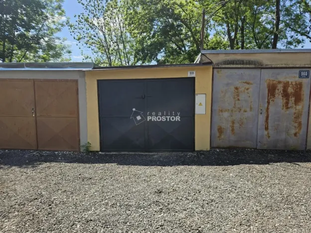 Pronájem garáže, Ústí nad Labem - Ústí nad Labem-centrum, Koněvova, 18 m2