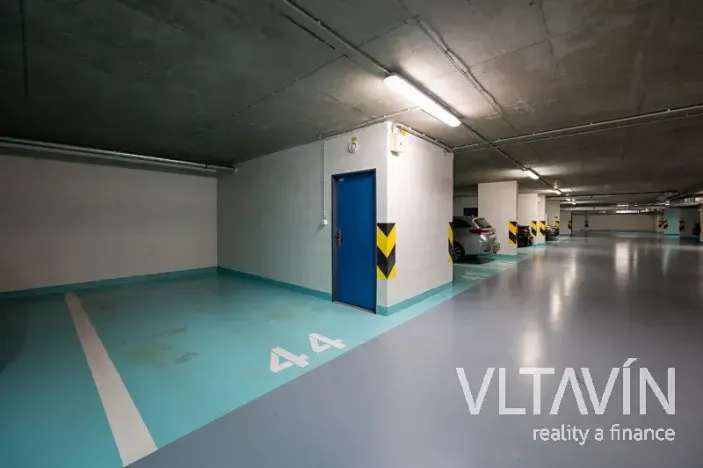 Pronájem garážového stání, Praha - Stodůlky, Laurinova, 18 m2