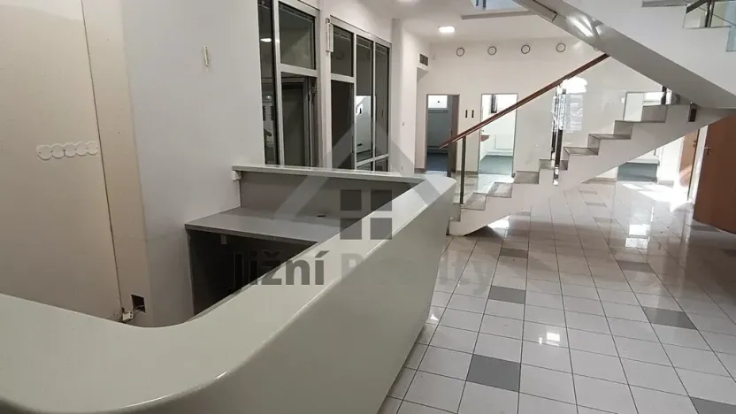 Pronájem kanceláře, Praha - Břevnov, Bělohorská, 1054 m2