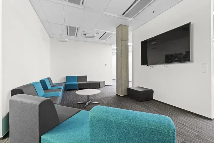 Pronájem kanceláře, Praha - Dejvice, Evropská, 1751 m2