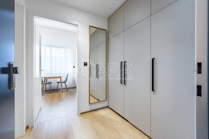 Pronájem bytu 1+kk, Praha - Karlín, Pobřežní, 31 m2