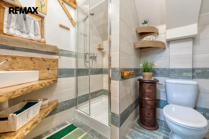 Prodej rodinného domu, Všechlapy, 200 m2