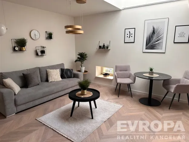 Pronájem bytu 2+kk, Praha - Vinohrady, U Zvonařky, 44 m2