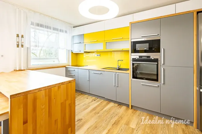 Pronájem bytu 3+kk, Praha, Ostravská, 73 m2