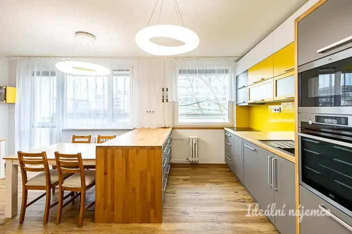 Pronájem bytu 3+kk, Praha, Ostravská, 73 m2