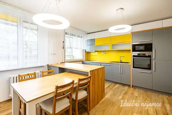 Pronájem bytu 3+kk, Praha, Ostravská, 73 m2