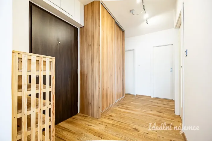 Pronájem bytu 3+kk, Praha, Ostravská, 73 m2