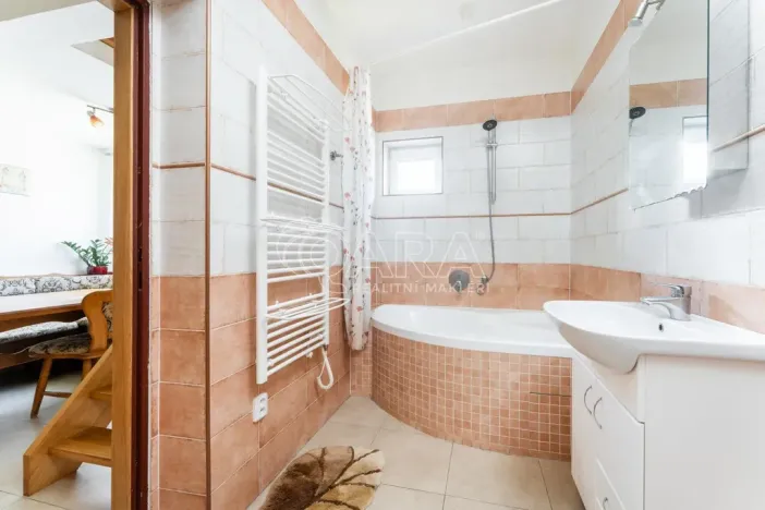 Prodej vícegeneračního domu, Velký Chlumec, 180 m2