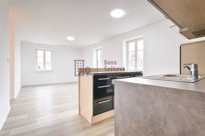 Pronájem bytu 3+kk, Jindřichův Hradec - Jindřichův Hradec I, nám. Míru, 57 m2