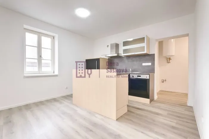 Pronájem bytu 3+kk, Jindřichův Hradec - Jindřichův Hradec I, nám. Míru, 57 m2