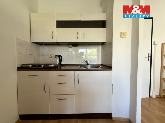 Pronájem bytu 1+kk, Praha - Hlubočepy, Peškova, 29 m2