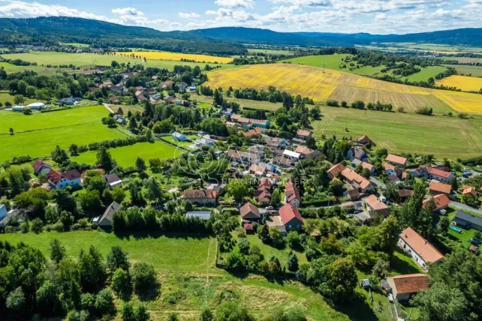 Prodej pole, Velký Chlumec, 2726 m2