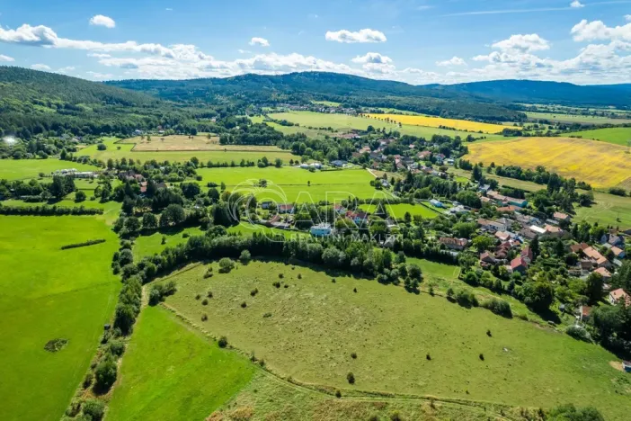 Prodej pole, Velký Chlumec, 2726 m2