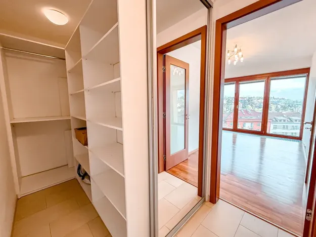 Pronájem bytu 2+kk, Praha - Podolí, Na Topolce, 53 m2