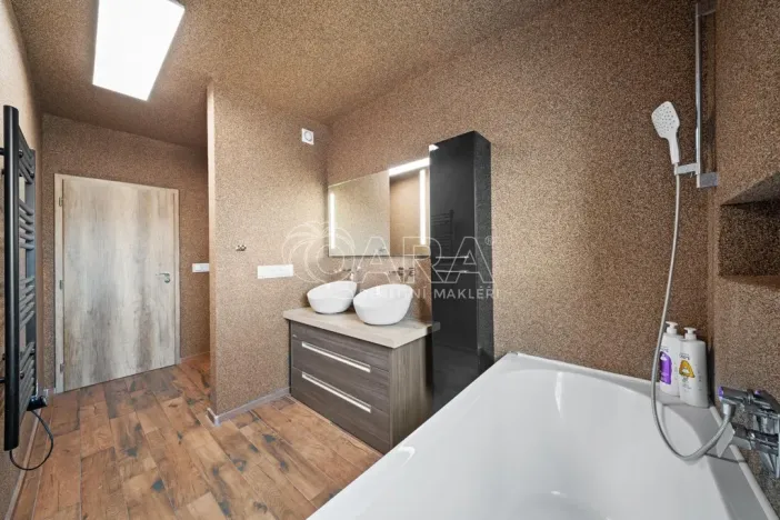 Prodej rodinného domu, Štěkeň, Slatinská, 227 m2