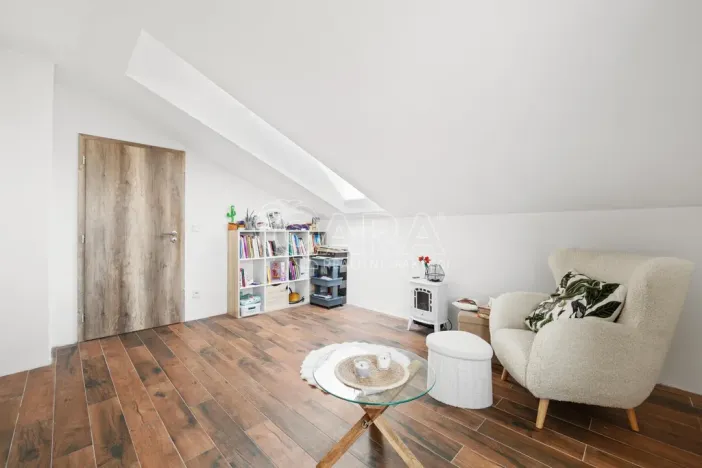 Prodej rodinného domu, Štěkeň, Slatinská, 227 m2