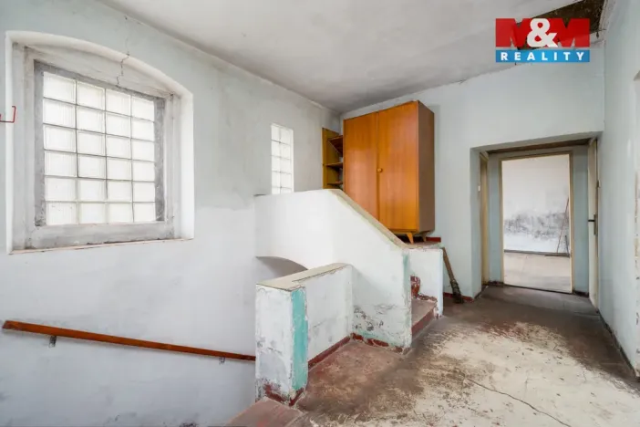 Prodej rodinného domu, Hostomice, Školní náměstí, 150 m2