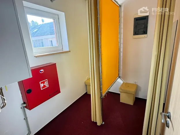 Pronájem kanceláře, Valašské Meziříčí, Vsetínská, 154 m2