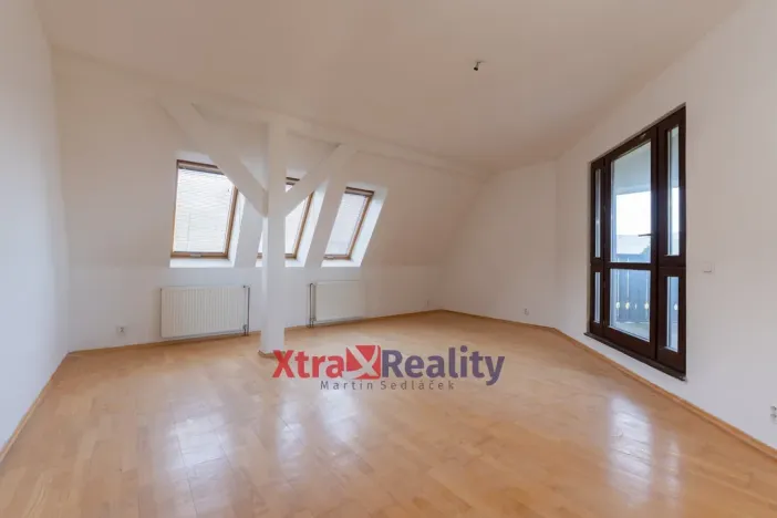 Prodej komerční nemovitosti, Modlany - Drahkov, 2300 m2