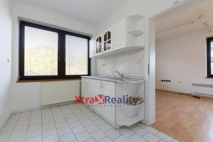 Prodej komerční nemovitosti, Modlany - Drahkov, 2300 m2