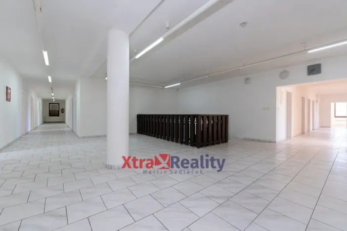 Prodej komerční nemovitosti, Modlany - Drahkov, 2300 m2
