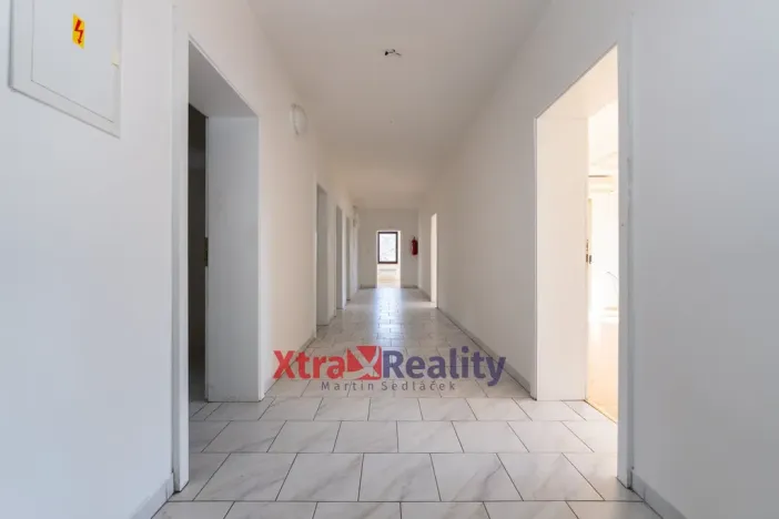 Prodej komerční nemovitosti, Modlany - Drahkov, 2300 m2